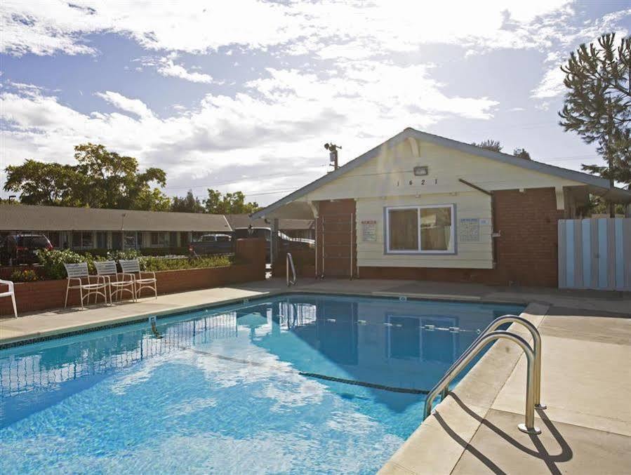 Americas Best Value Inn - Livermore Esterno foto